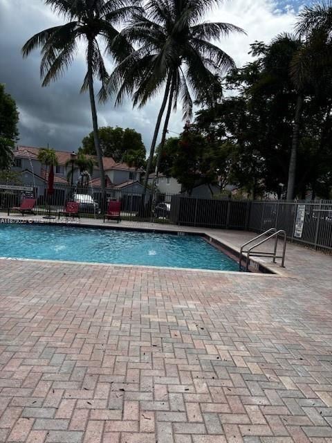 合同活跃: $2,850 (2 贝兹, 2 浴室, 1131 平方英尺)