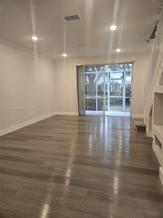 合同活跃: $2,850 (2 贝兹, 2 浴室, 1131 平方英尺)