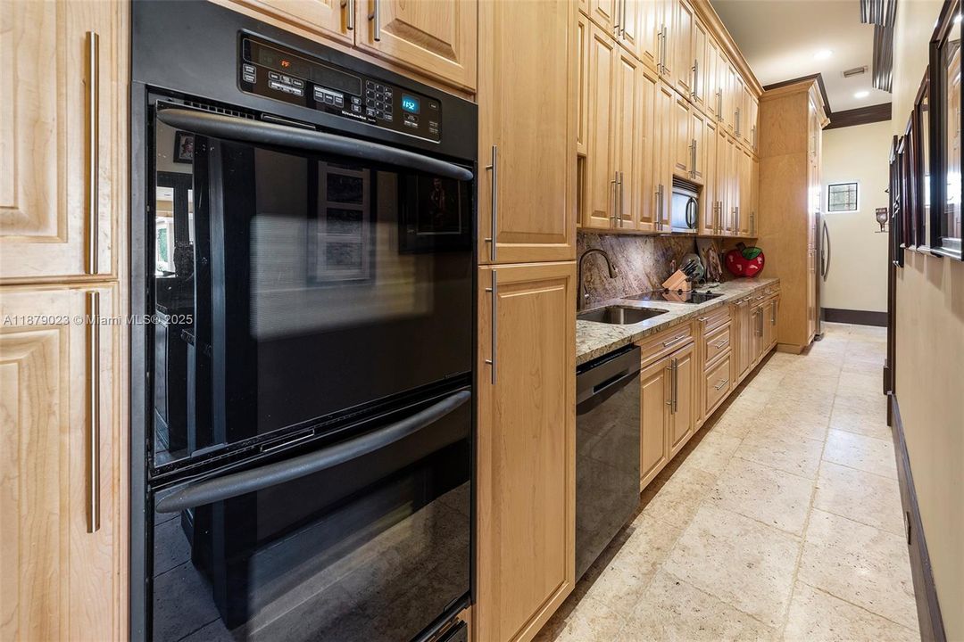 Active With Contract: $3,250,000 (4 beds, 4 baths, 4612 Square Feet)