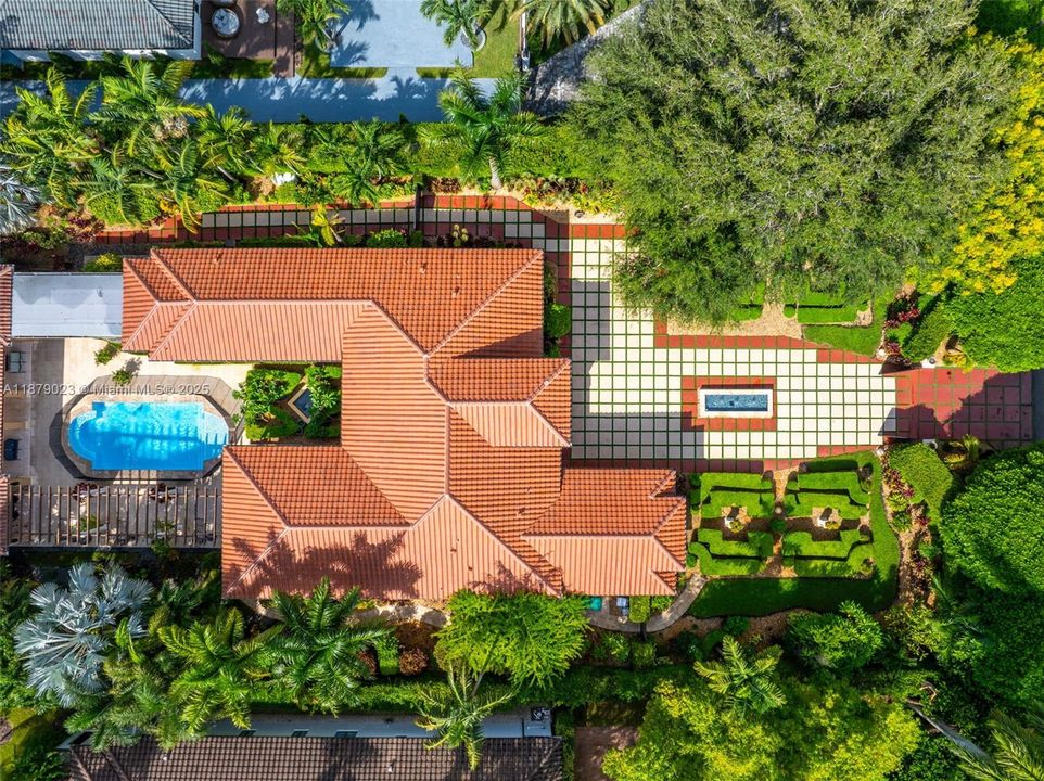 Active With Contract: $3,250,000 (4 beds, 4 baths, 4612 Square Feet)