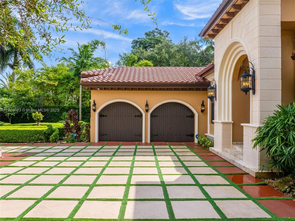 Active With Contract: $3,250,000 (4 beds, 4 baths, 4612 Square Feet)