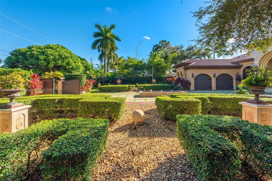 Active With Contract: $3,250,000 (4 beds, 4 baths, 4612 Square Feet)