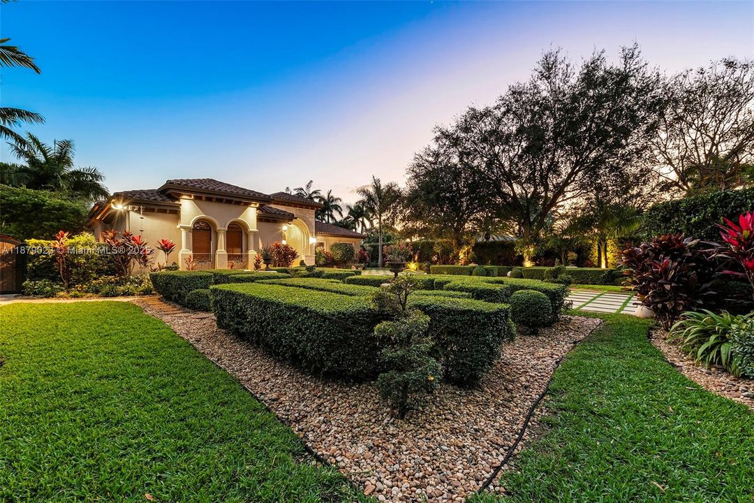 Active With Contract: $3,250,000 (4 beds, 4 baths, 4612 Square Feet)