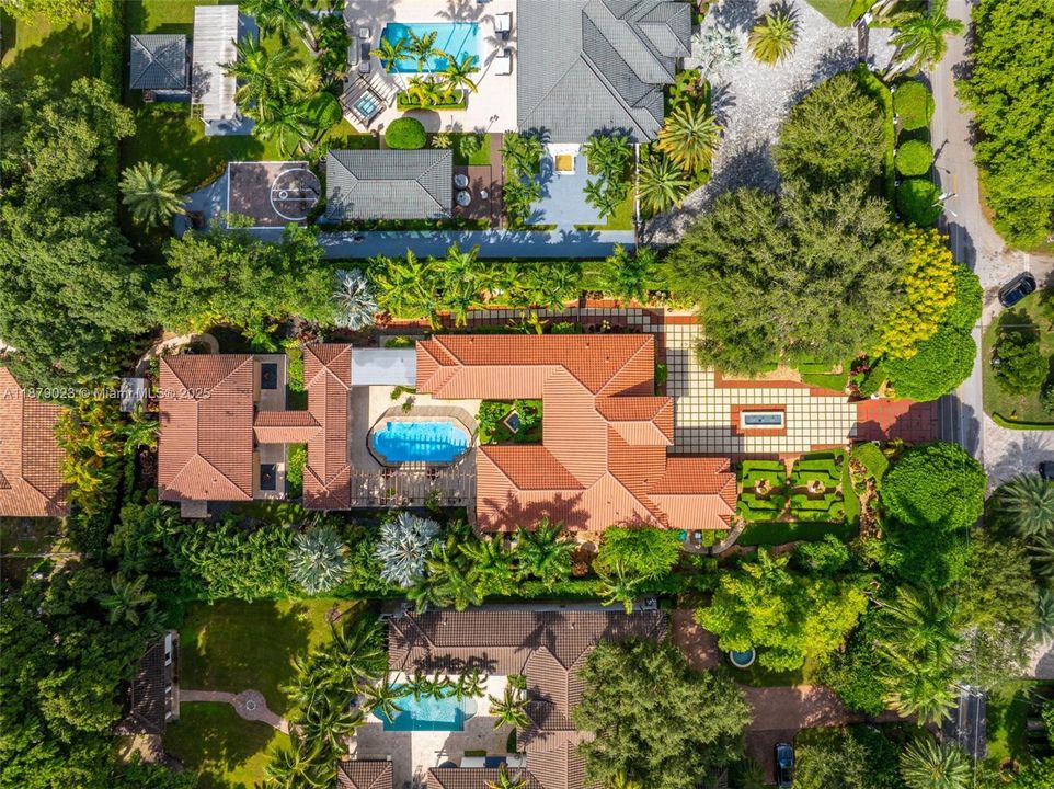 Active With Contract: $3,250,000 (4 beds, 4 baths, 4612 Square Feet)