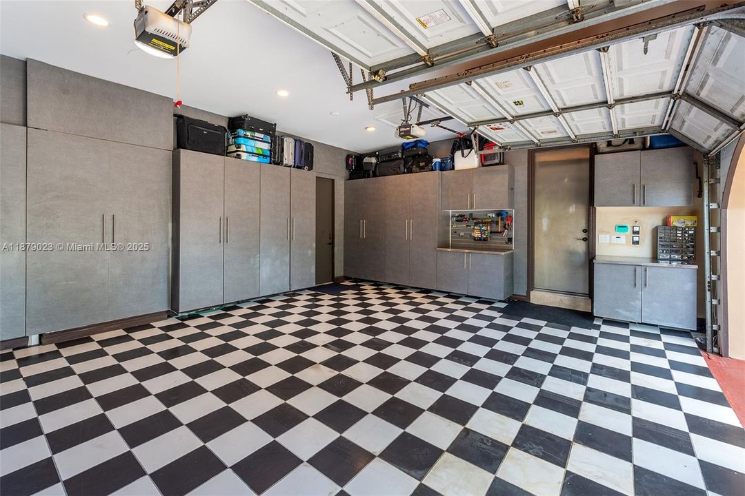 Active With Contract: $3,250,000 (4 beds, 4 baths, 4612 Square Feet)