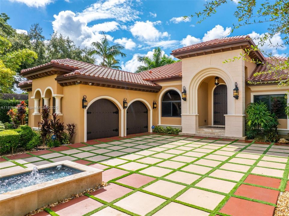 Active With Contract: $3,250,000 (4 beds, 4 baths, 4612 Square Feet)