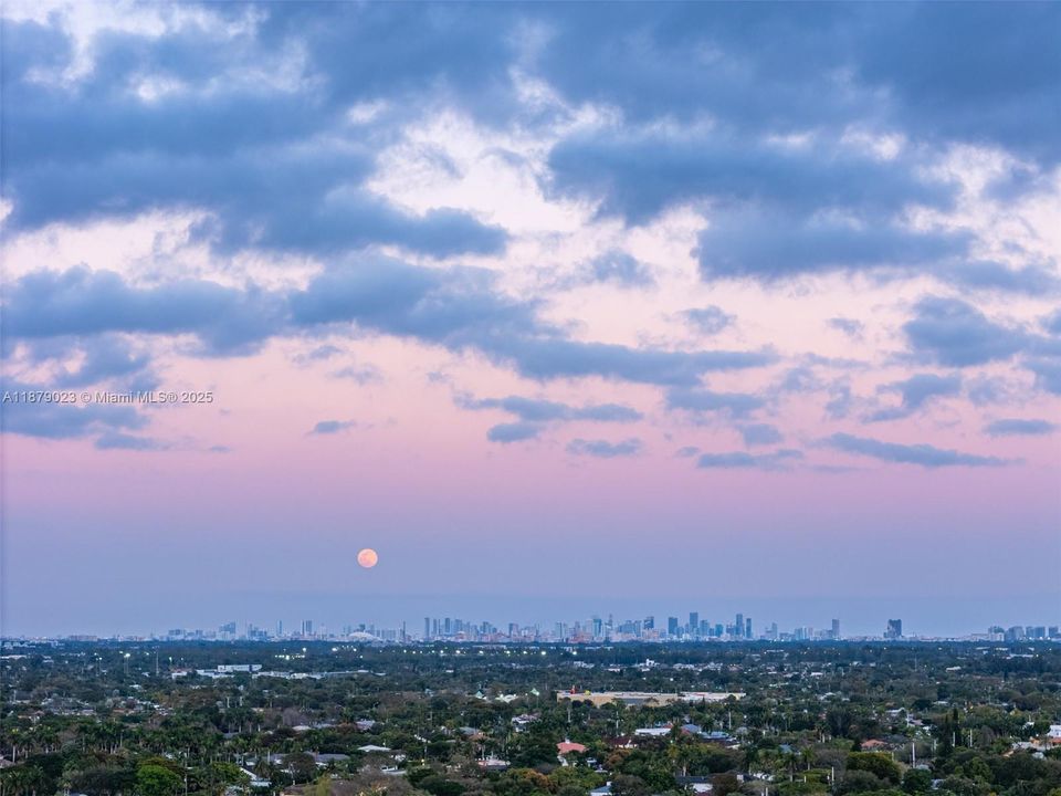 Active With Contract: $3,250,000 (4 beds, 4 baths, 4612 Square Feet)