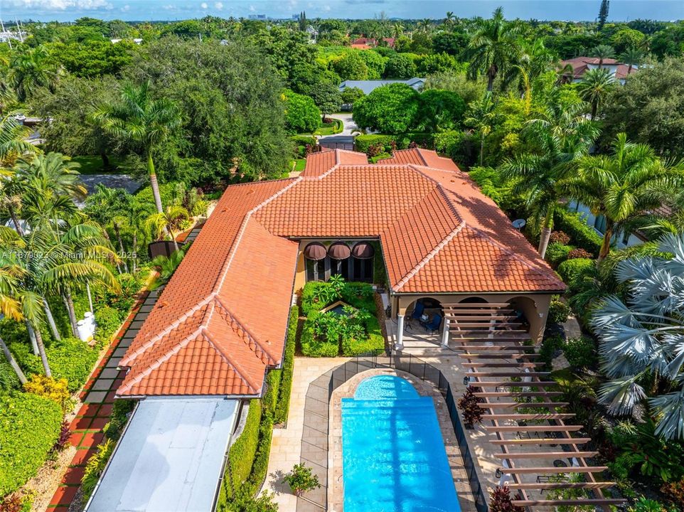 Active With Contract: $3,250,000 (4 beds, 4 baths, 4612 Square Feet)