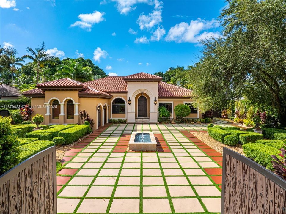 Active With Contract: $3,250,000 (4 beds, 4 baths, 4612 Square Feet)