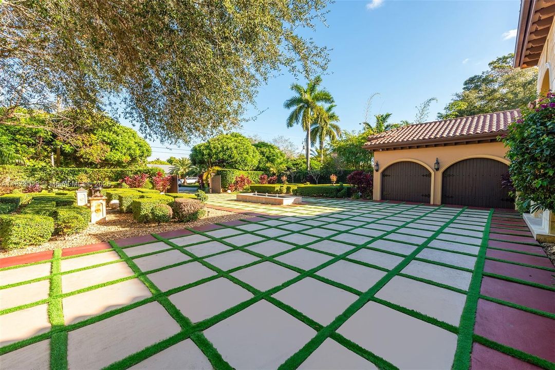 Active With Contract: $3,250,000 (4 beds, 4 baths, 4612 Square Feet)