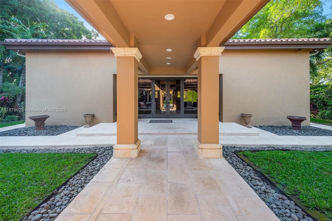 Active With Contract: $3,250,000 (4 beds, 4 baths, 4612 Square Feet)