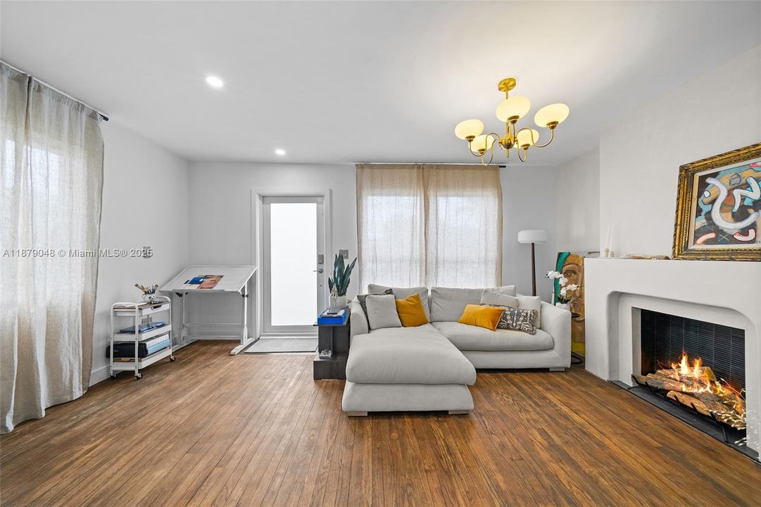 Active With Contract: $5,200 (2 beds, 1 baths, 1080 Square Feet)