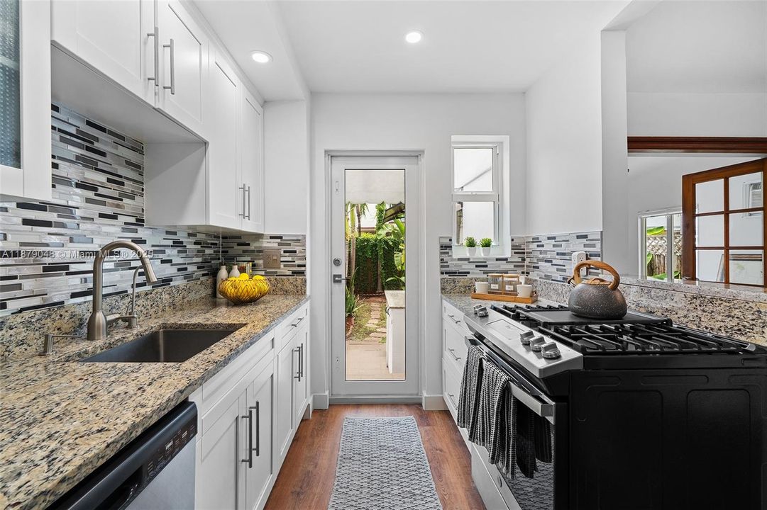 Active With Contract: $5,200 (2 beds, 1 baths, 1080 Square Feet)