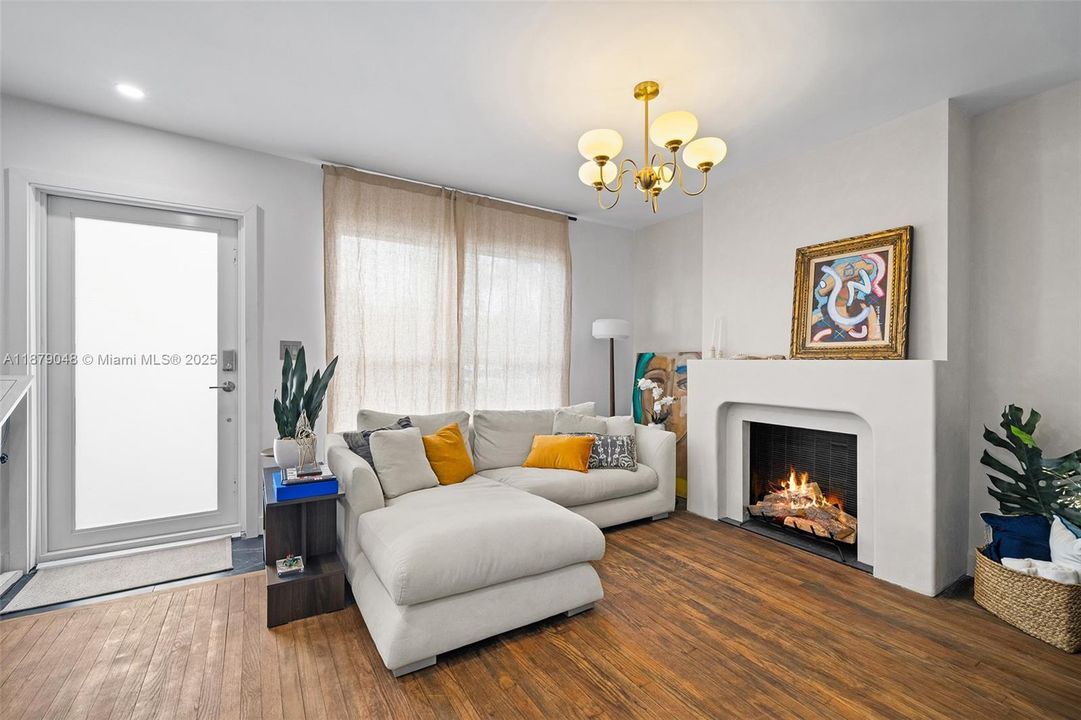 Active With Contract: $5,200 (2 beds, 1 baths, 1080 Square Feet)