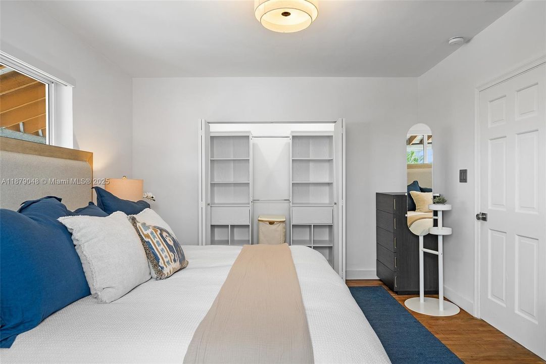 Active With Contract: $5,200 (2 beds, 1 baths, 1080 Square Feet)