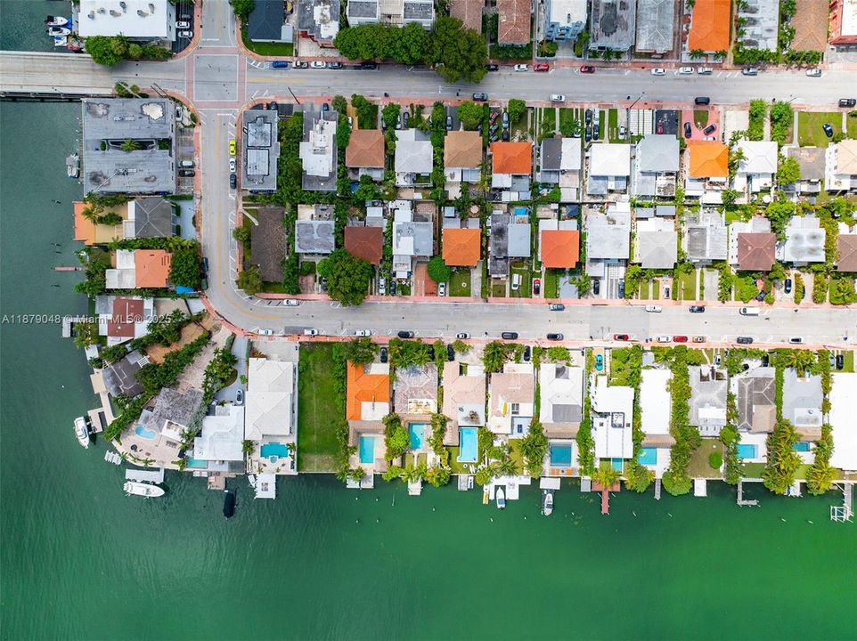 Active With Contract: $5,200 (2 beds, 1 baths, 1080 Square Feet)