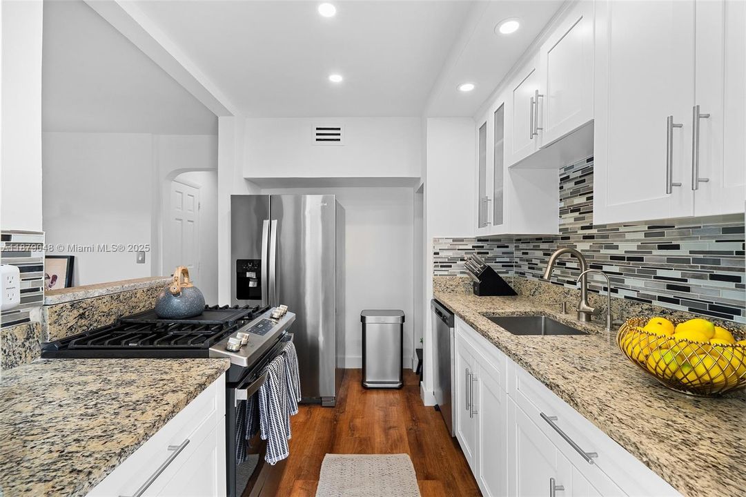 Active With Contract: $5,200 (2 beds, 1 baths, 1080 Square Feet)