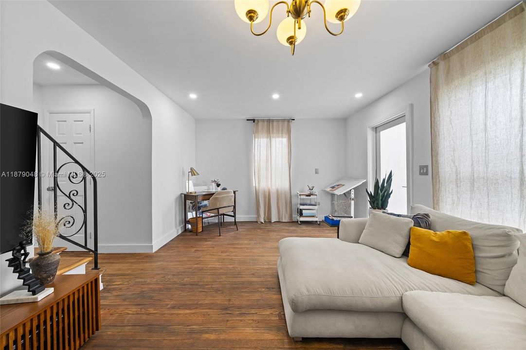 Active With Contract: $5,200 (2 beds, 1 baths, 1080 Square Feet)