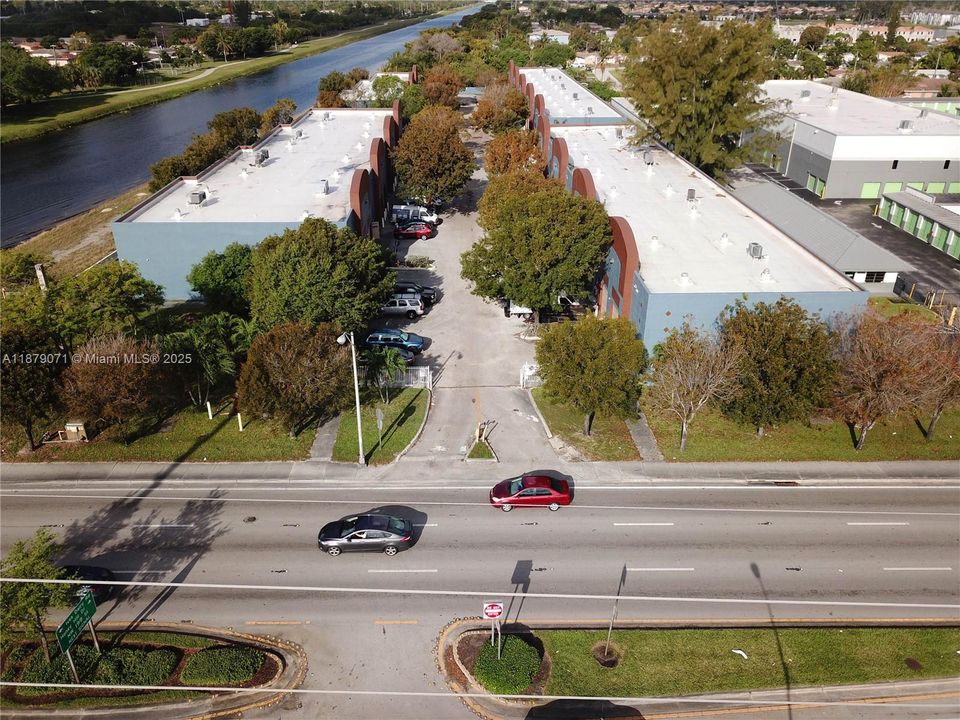 Easy access to I-95 / Turnpike