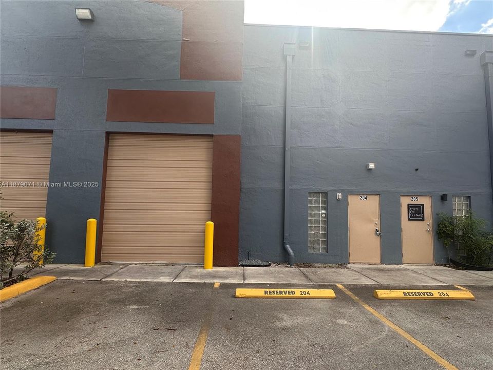 3 parking spots per unit plus guest parking.