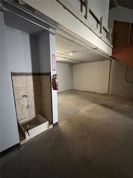 Perfect for contractors, logistics or storage.