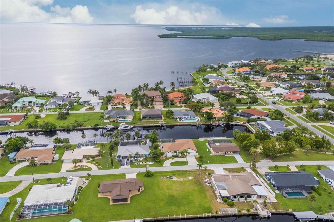 For Sale: $1,195,000 (4 beds, 3 baths, 2540 Square Feet)