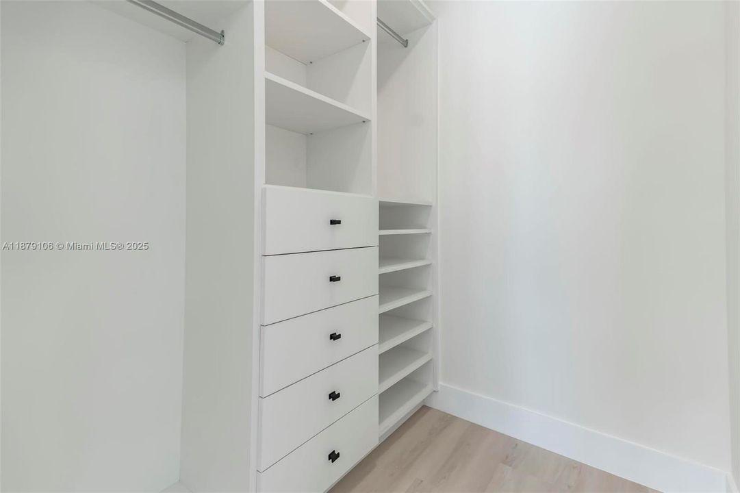 For Sale: $1,195,000 (4 beds, 3 baths, 2540 Square Feet)