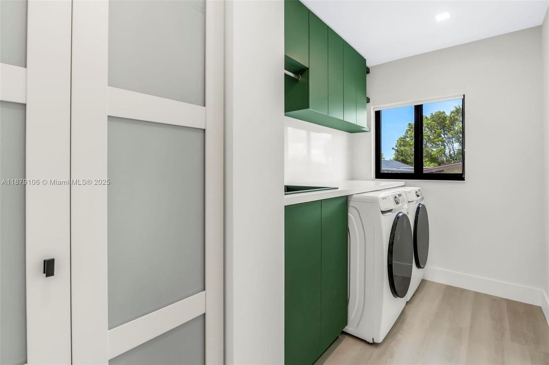 For Sale: $1,195,000 (4 beds, 3 baths, 2540 Square Feet)