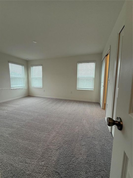 出租: $2,100 (3 贝兹, 2 浴室, 0 平方英尺)