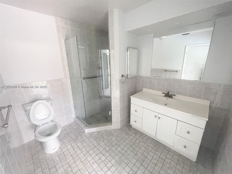 合同活跃: $4,300 (3 贝兹, 2 浴室, 1882 平方英尺)