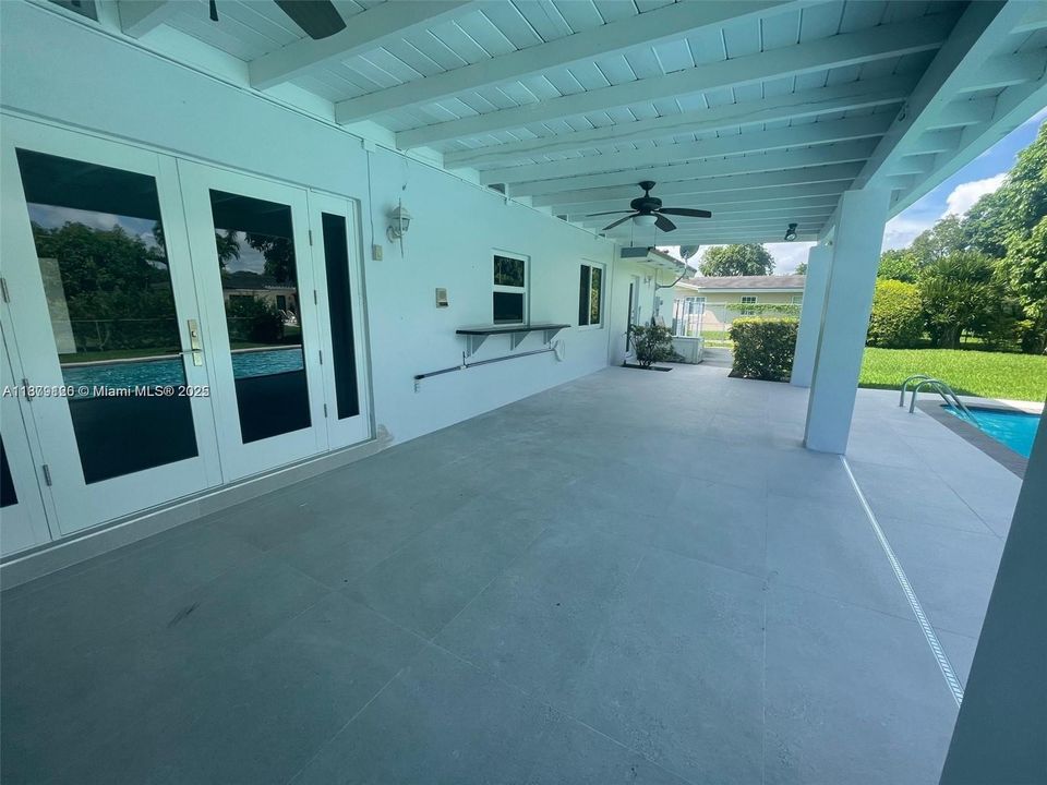 合同活跃: $4,300 (3 贝兹, 2 浴室, 1882 平方英尺)