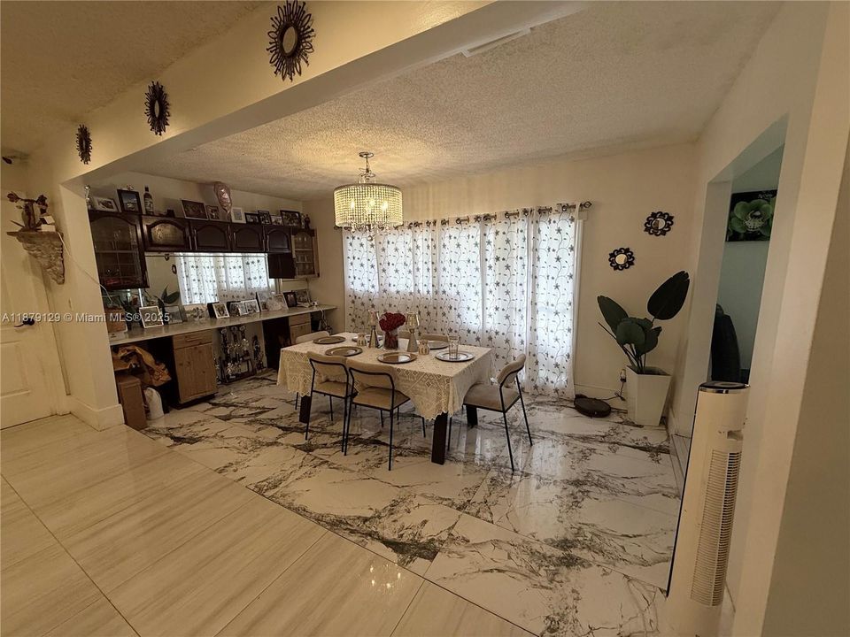 Недавно продано: $650,000 (3 спален, 2 ванн, 1791 Квадратных фут)