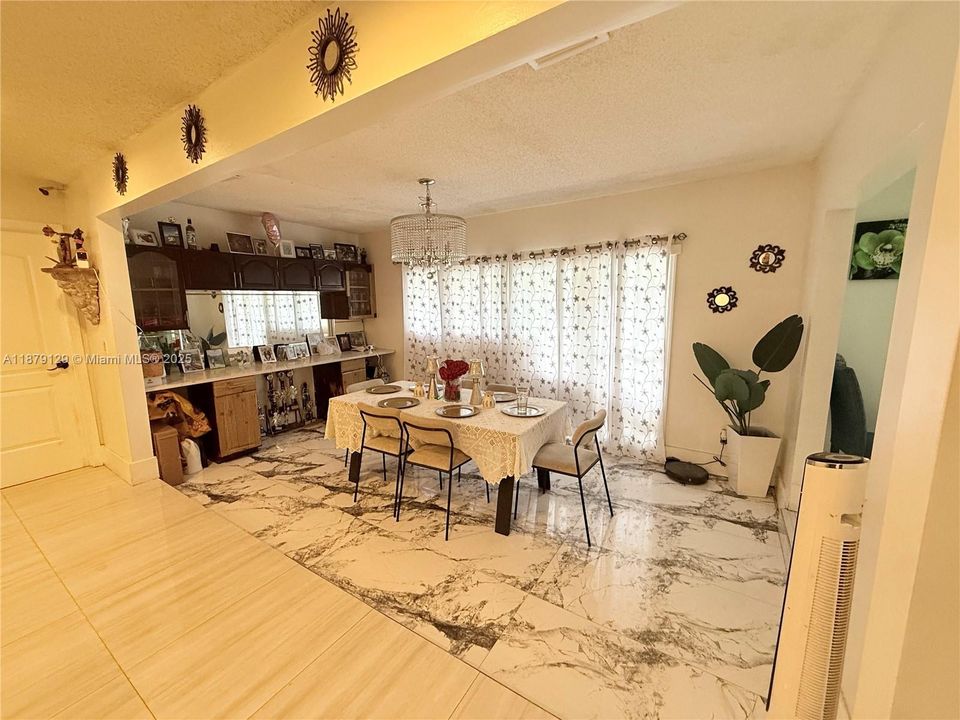 Недавно продано: $650,000 (3 спален, 2 ванн, 1791 Квадратных фут)