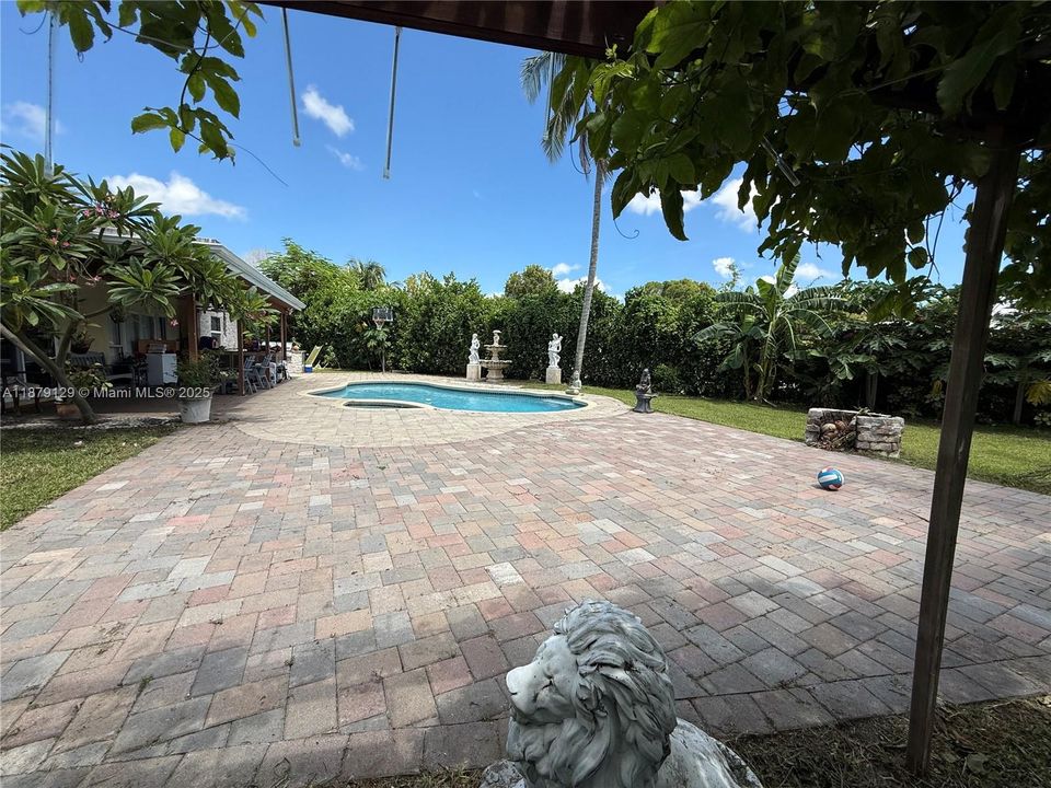 Недавно продано: $650,000 (3 спален, 2 ванн, 1791 Квадратных фут)