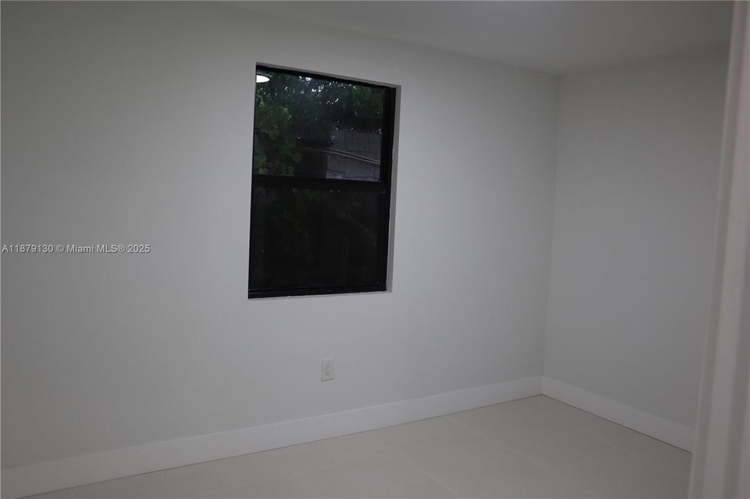 合同活跃: $2,890 (3 贝兹, 2 浴室, 1340 平方英尺)