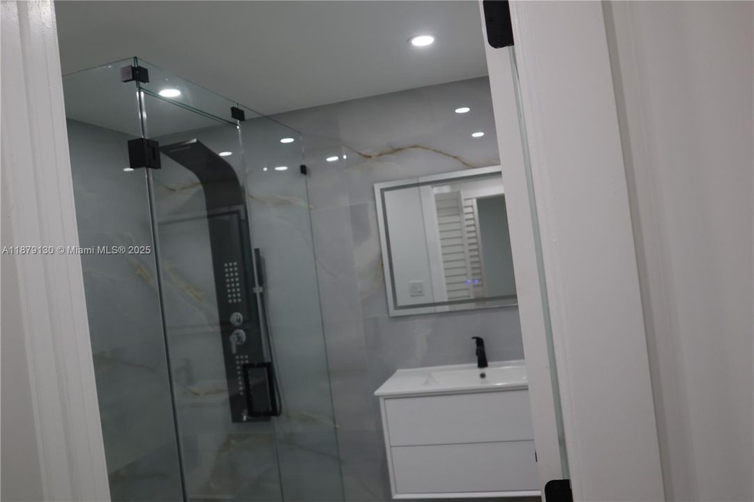 合同活跃: $2,890 (3 贝兹, 2 浴室, 1340 平方英尺)