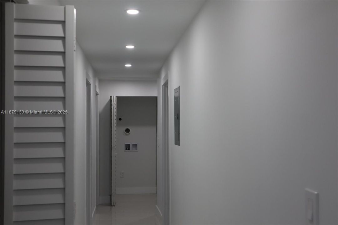 合同活跃: $2,890 (3 贝兹, 2 浴室, 1340 平方英尺)