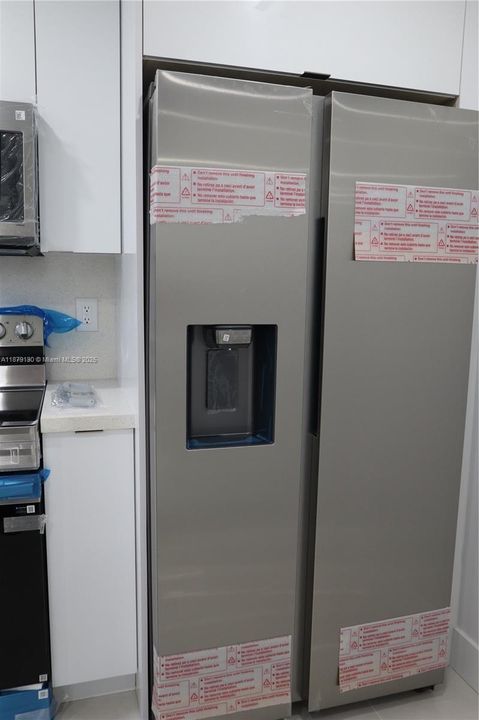 合同活跃: $2,890 (3 贝兹, 2 浴室, 1340 平方英尺)