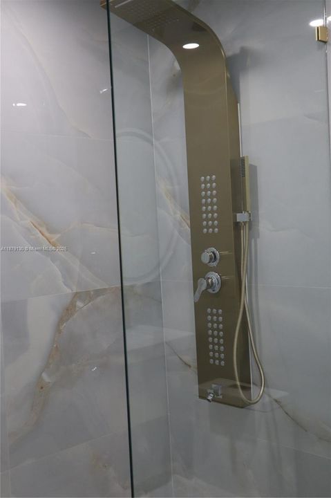 合同活跃: $2,890 (3 贝兹, 2 浴室, 1340 平方英尺)