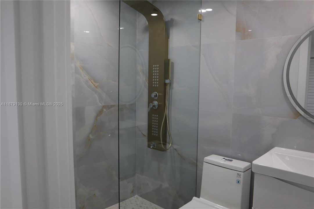 合同活跃: $2,890 (3 贝兹, 2 浴室, 1340 平方英尺)