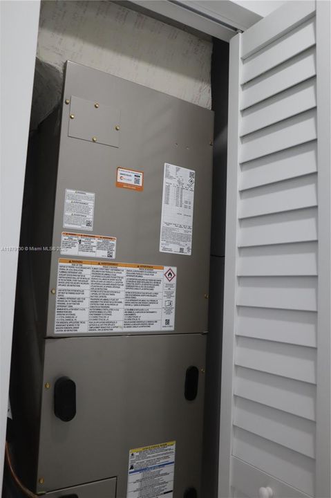 合同活跃: $2,890 (3 贝兹, 2 浴室, 1340 平方英尺)