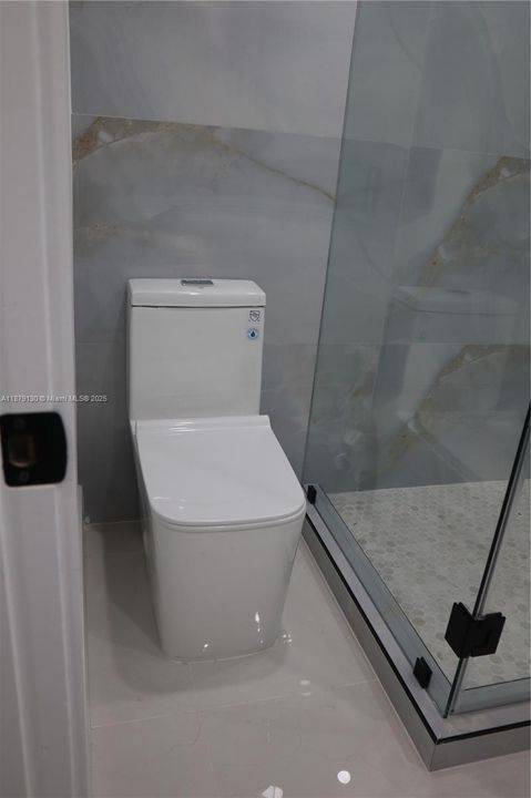 合同活跃: $2,890 (3 贝兹, 2 浴室, 1340 平方英尺)