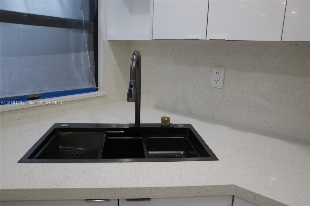 合同活跃: $2,890 (3 贝兹, 2 浴室, 1340 平方英尺)