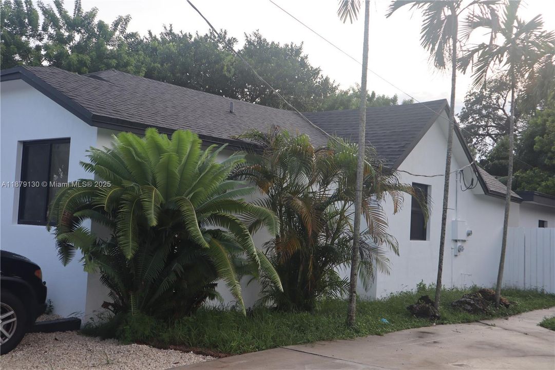 合同活跃: $2,890 (3 贝兹, 2 浴室, 1340 平方英尺)