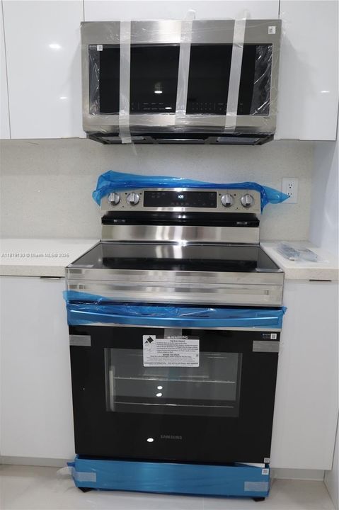 合同活跃: $2,890 (3 贝兹, 2 浴室, 1340 平方英尺)