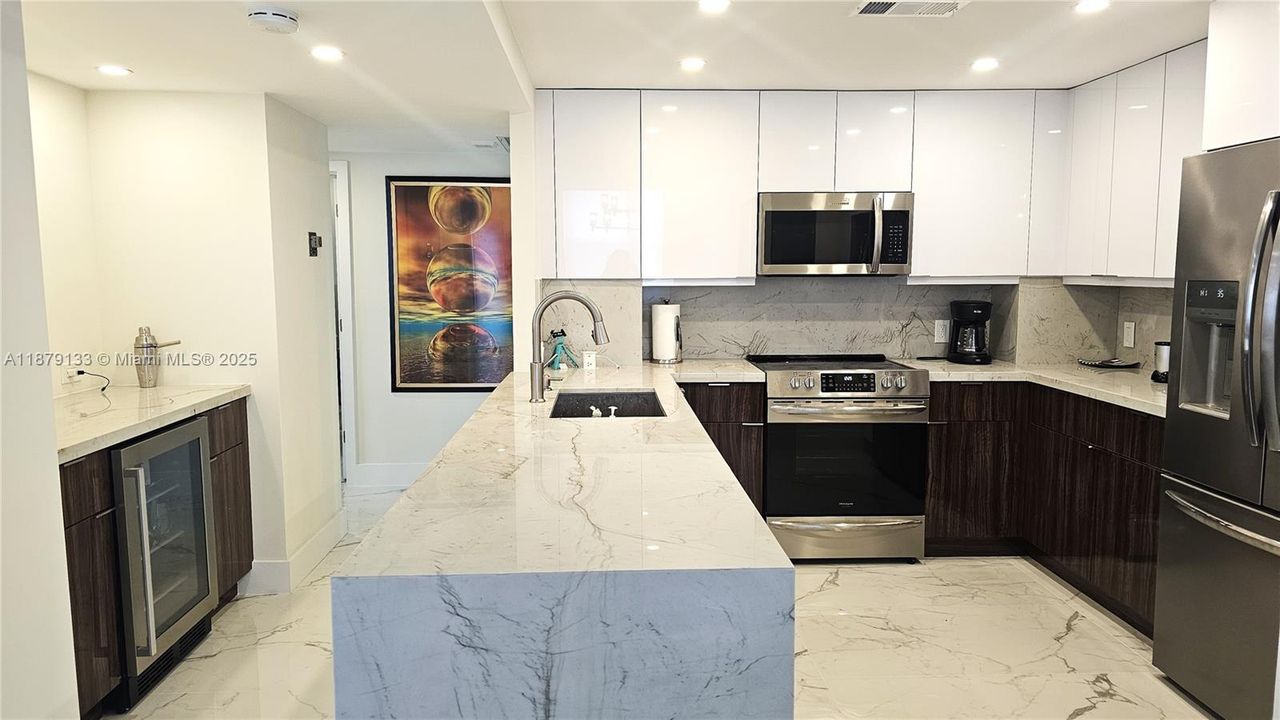 Active With Contract: $5,500 (2 beds, 2 baths, 1275 Square Feet)