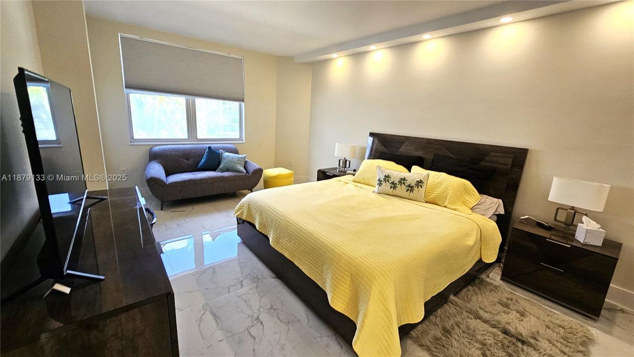 Active With Contract: $5,500 (2 beds, 2 baths, 1275 Square Feet)