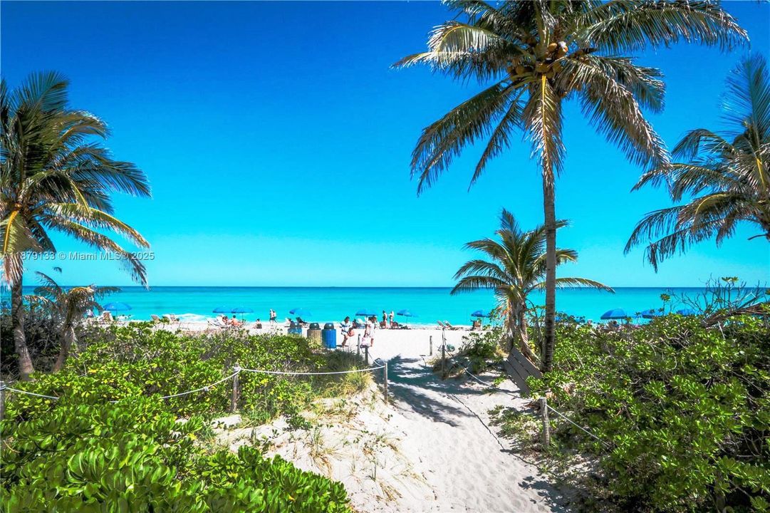 Active With Contract: $5,500 (2 beds, 2 baths, 1275 Square Feet)