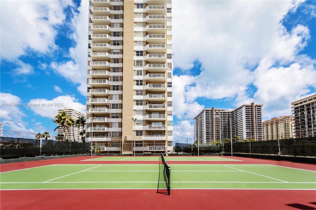 Active With Contract: $5,500 (2 beds, 2 baths, 1275 Square Feet)