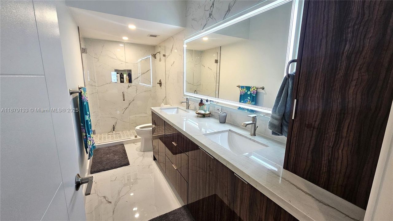 Active With Contract: $5,500 (2 beds, 2 baths, 1275 Square Feet)